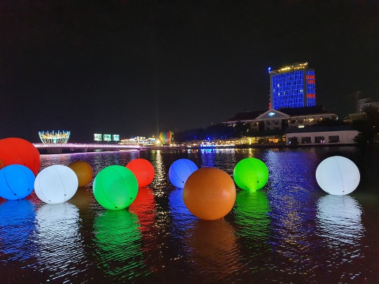 BÓNG PHÁT SÁNG LÊ HỘI HOA ĐĂNG