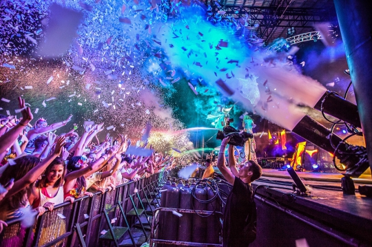 MÁY THỔI GIẤY, KIM TUYẾN CONFETTI