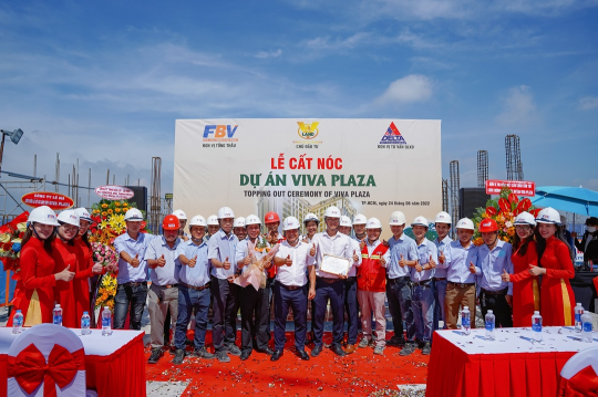 TỔ CHỨC LỄ CẤT NÓC DỰ ÁN VIVA PLAZA